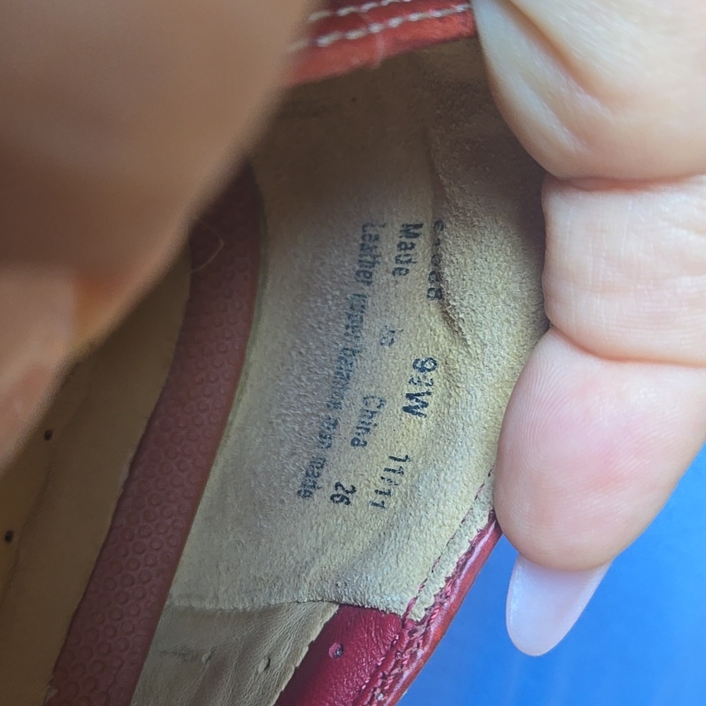 Clarks Structured Women's Red Flats with Stitch Detail - Picture 3 of 4